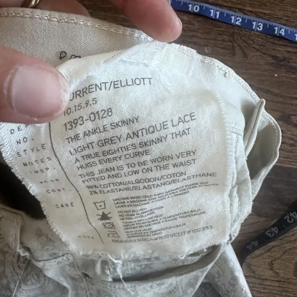 Current Elliott Y2k Bleached Lace Print Jeans Size 27 Gray and White 1194 - Picture 10 of 11